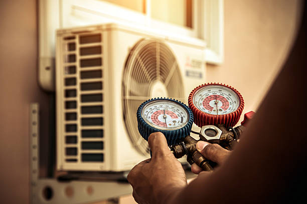 Professional Hvac technician working in Wyoming, IL